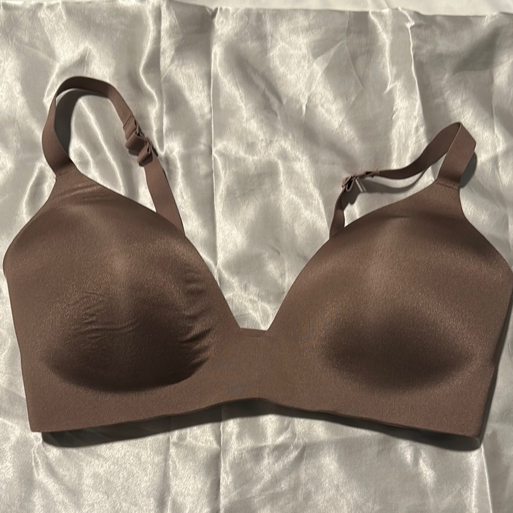 Skims wireless t-shirt bra